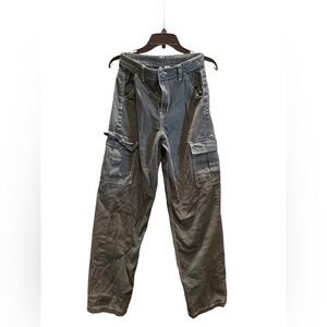 H&M Divided green cargo jeans size 2